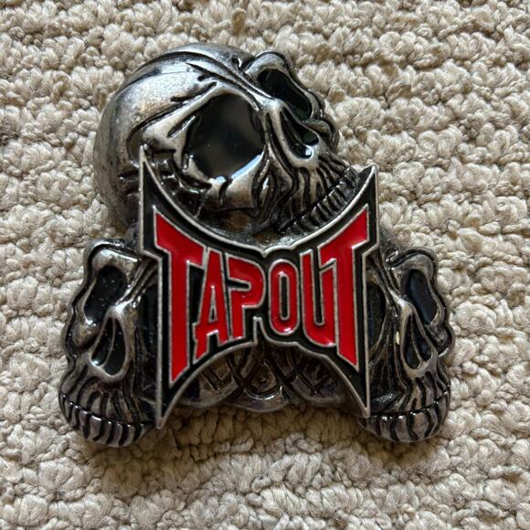 Tapout skulls belt buckle silver and red vintage y2k 2000s emo grunge goth skate - Picture 1 of 2